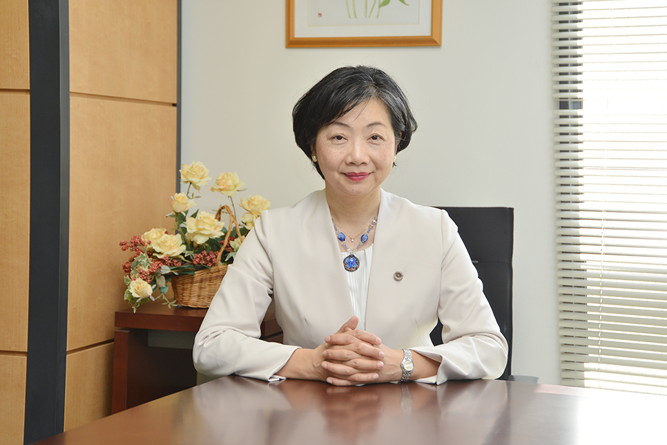 弁護士　芳仲 美惠子